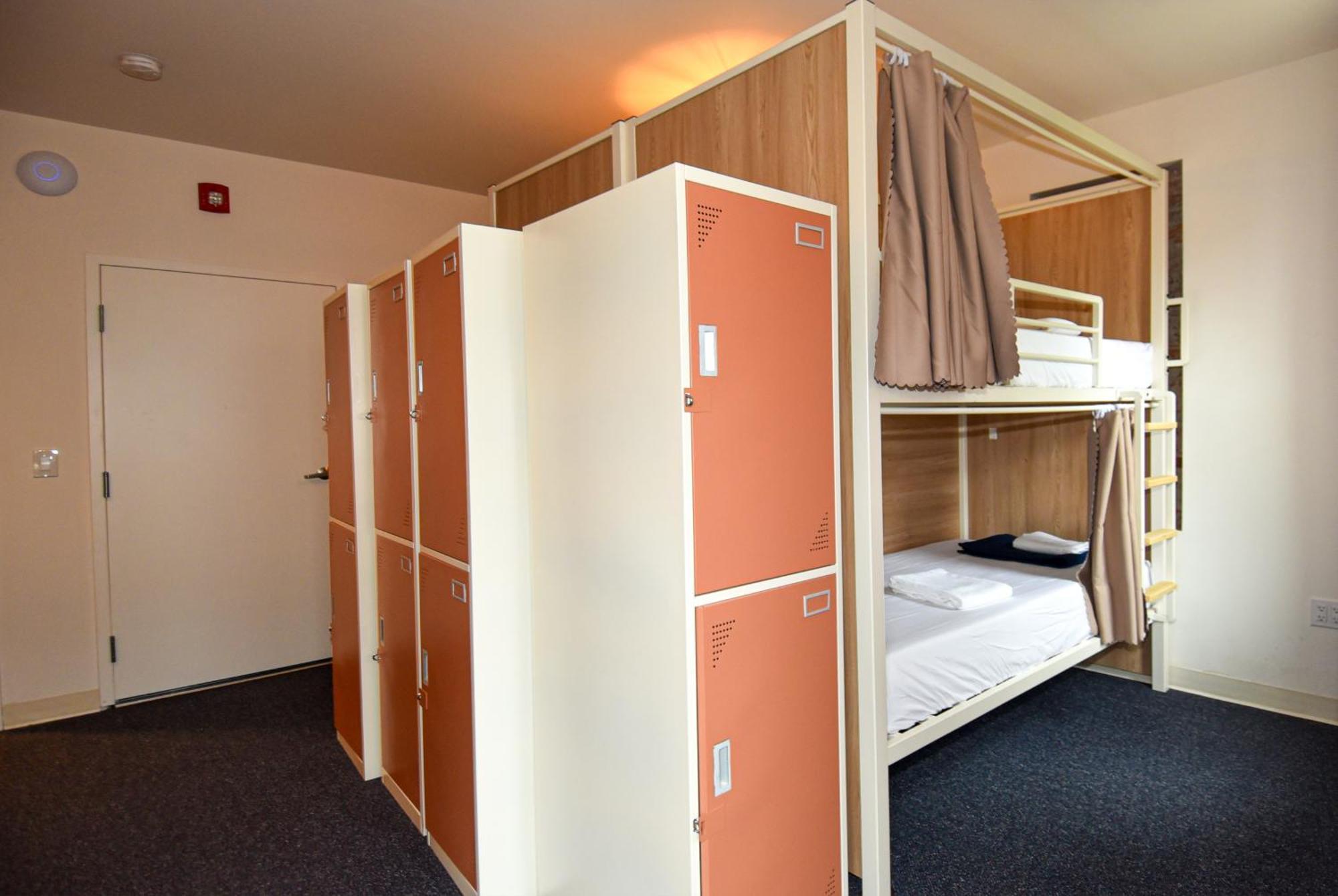 Caravan Hostel Dc Washington Exterior photo