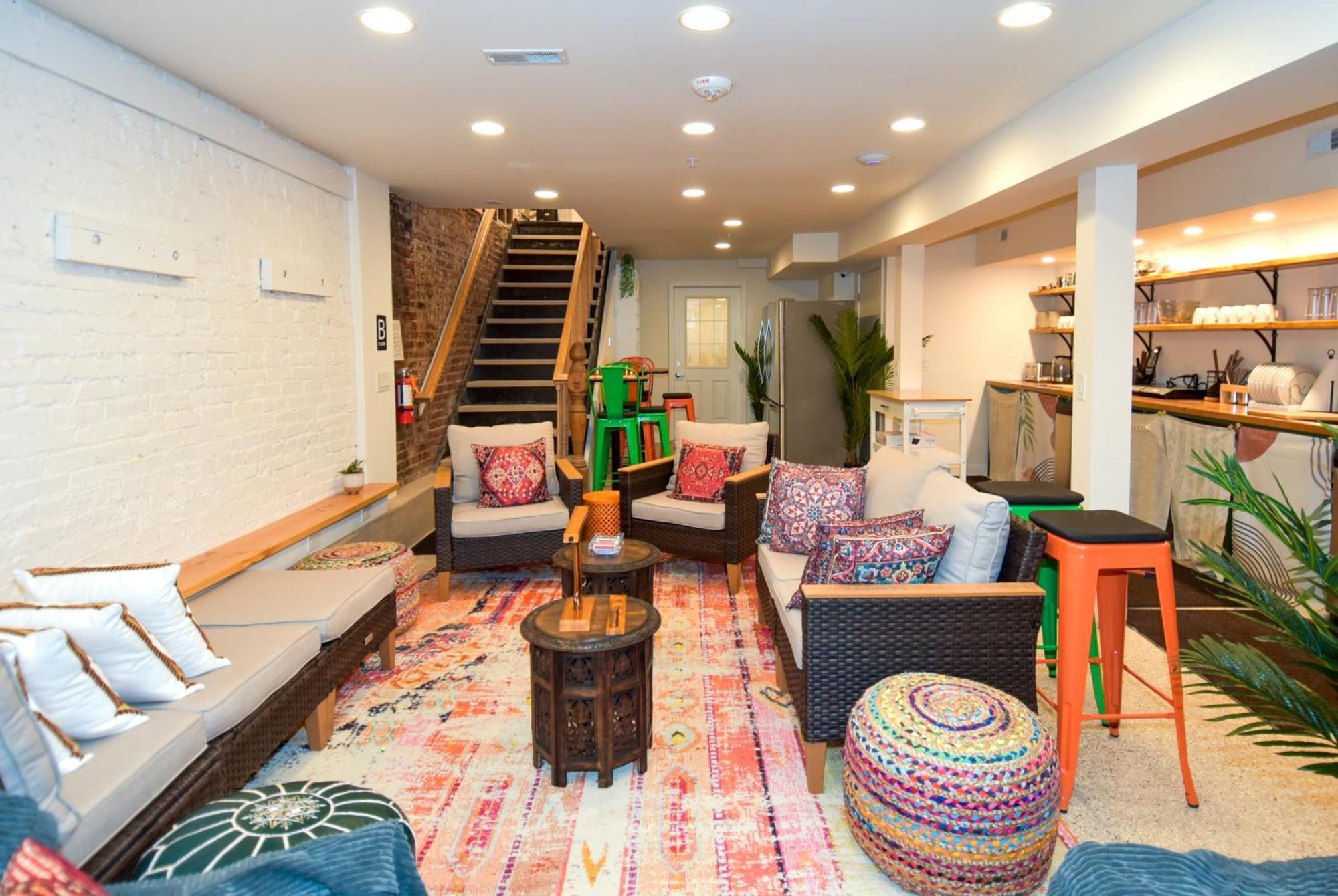 Caravan Hostel Dc Washington Exterior photo